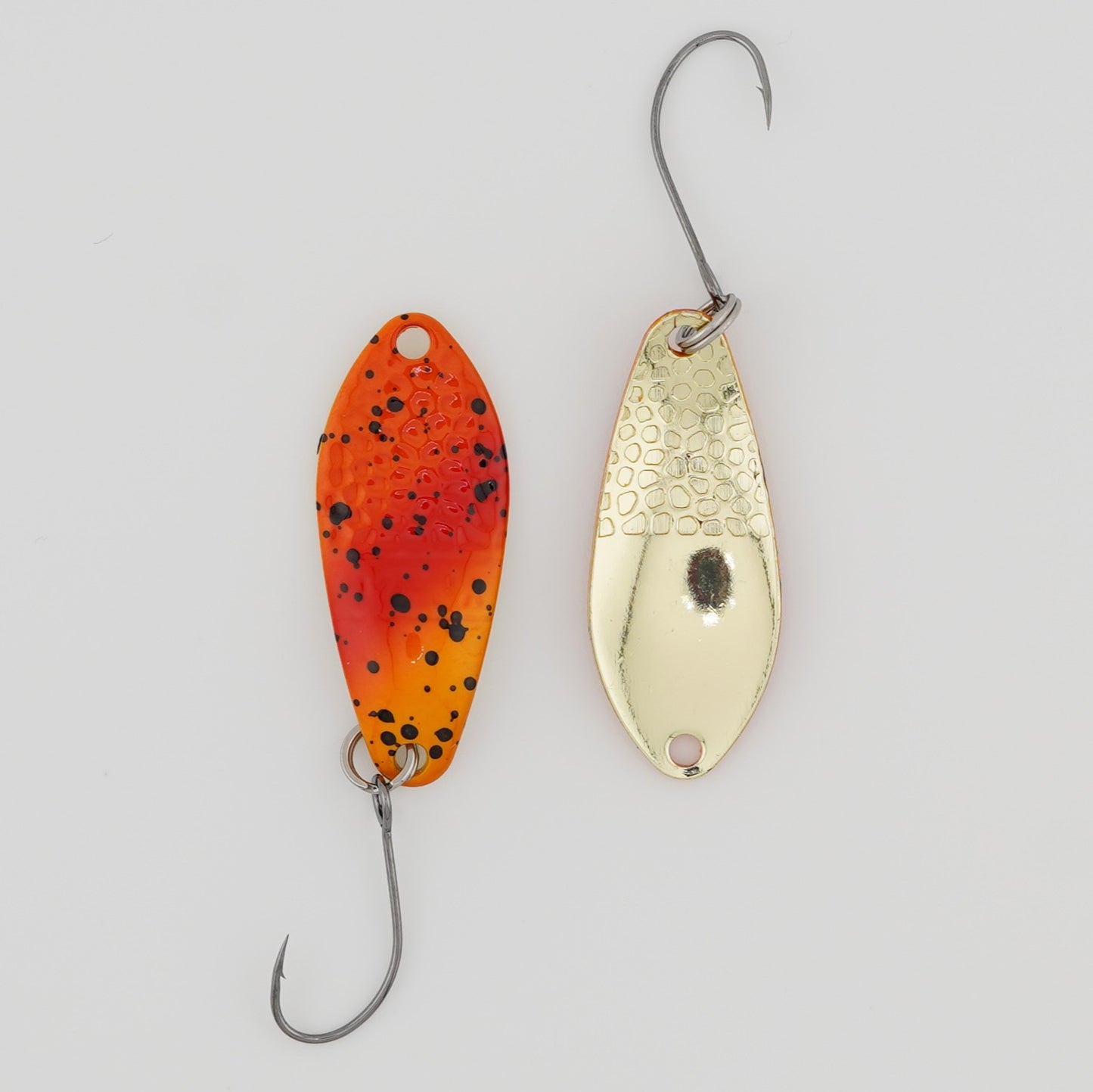 Lux Spoons 2,5g – hochwertige, vielseitige Blinker für das ultraleichte Spinnfischen. Ideal geeignet für Forelle, Barsch, Lachs und andere Raubfische. Mit verführerischem Laufverhalten und erstklassiger Verarbeitung für zuverlässige Bisse.