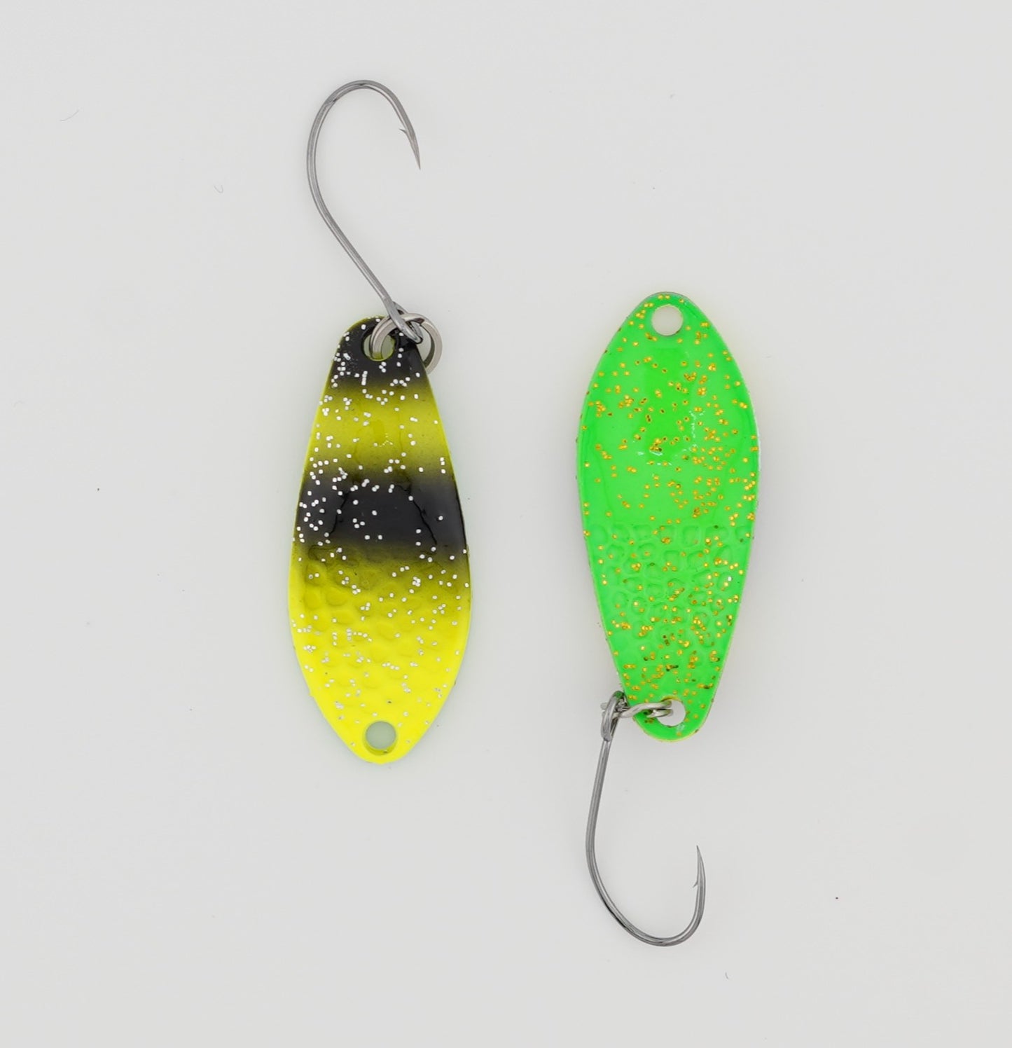 Lux Spoons 2,5g – hochwertige, vielseitige Blinker für das ultraleichte Spinnfischen. Ideal geeignet für Forelle, Barsch, Lachs und andere Raubfische. Mit verführerischem Laufverhalten und erstklassiger Verarbeitung für zuverlässige Bisse.
