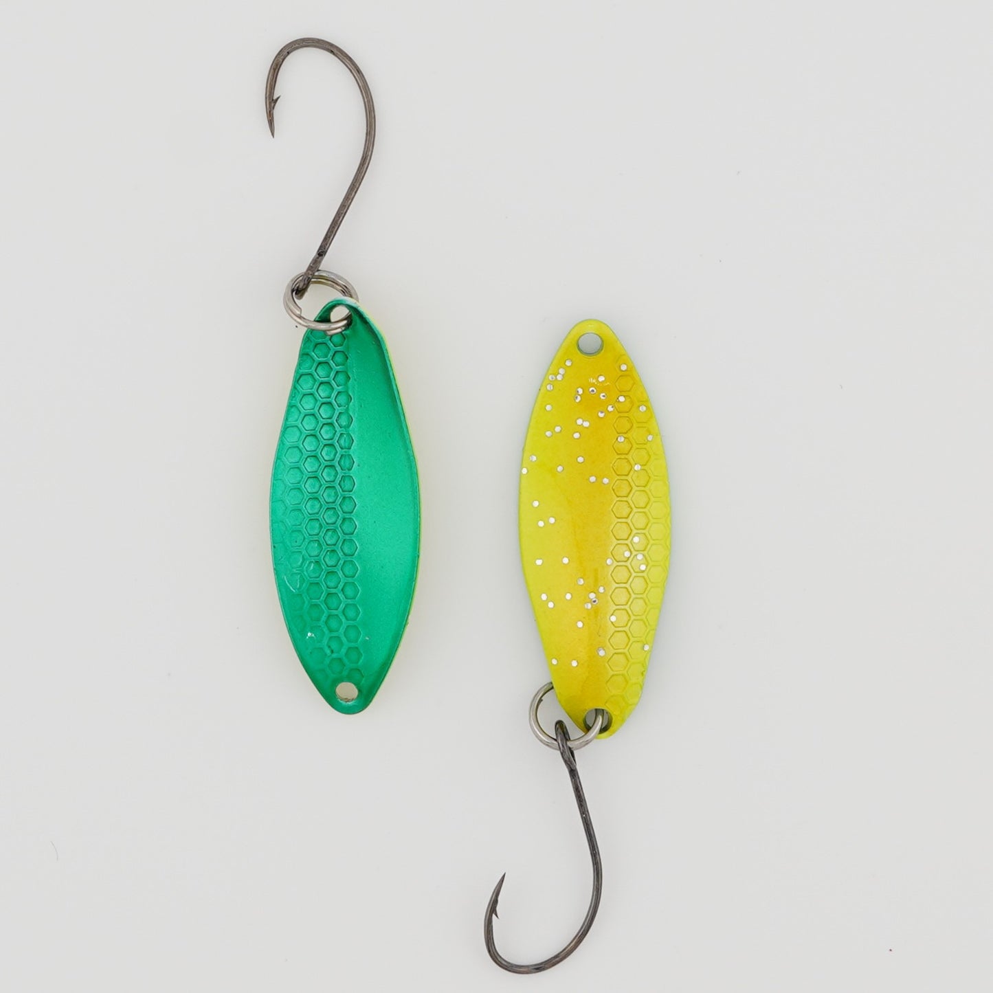 Lux Spoons 2,5g – hochwertige, vielseitige Blinker für das ultraleichte Spinnfischen. Ideal geeignet für Forelle, Barsch, Lachs und andere Raubfische. Mit verführerischem Laufverhalten und erstklassiger Verarbeitung für zuverlässige Bisse.