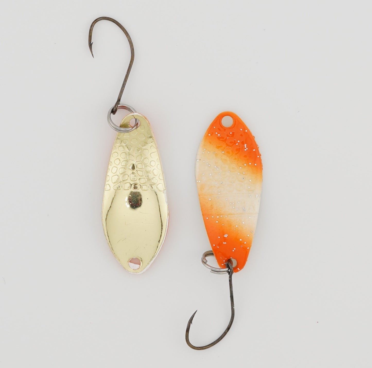 Lux Spoons 2,5g – hochwertige, vielseitige Blinker für das ultraleichte Spinnfischen. Ideal geeignet für Forelle, Barsch, Lachs und andere Raubfische. Mit verführerischem Laufverhalten und erstklassiger Verarbeitung für zuverlässige Bisse.