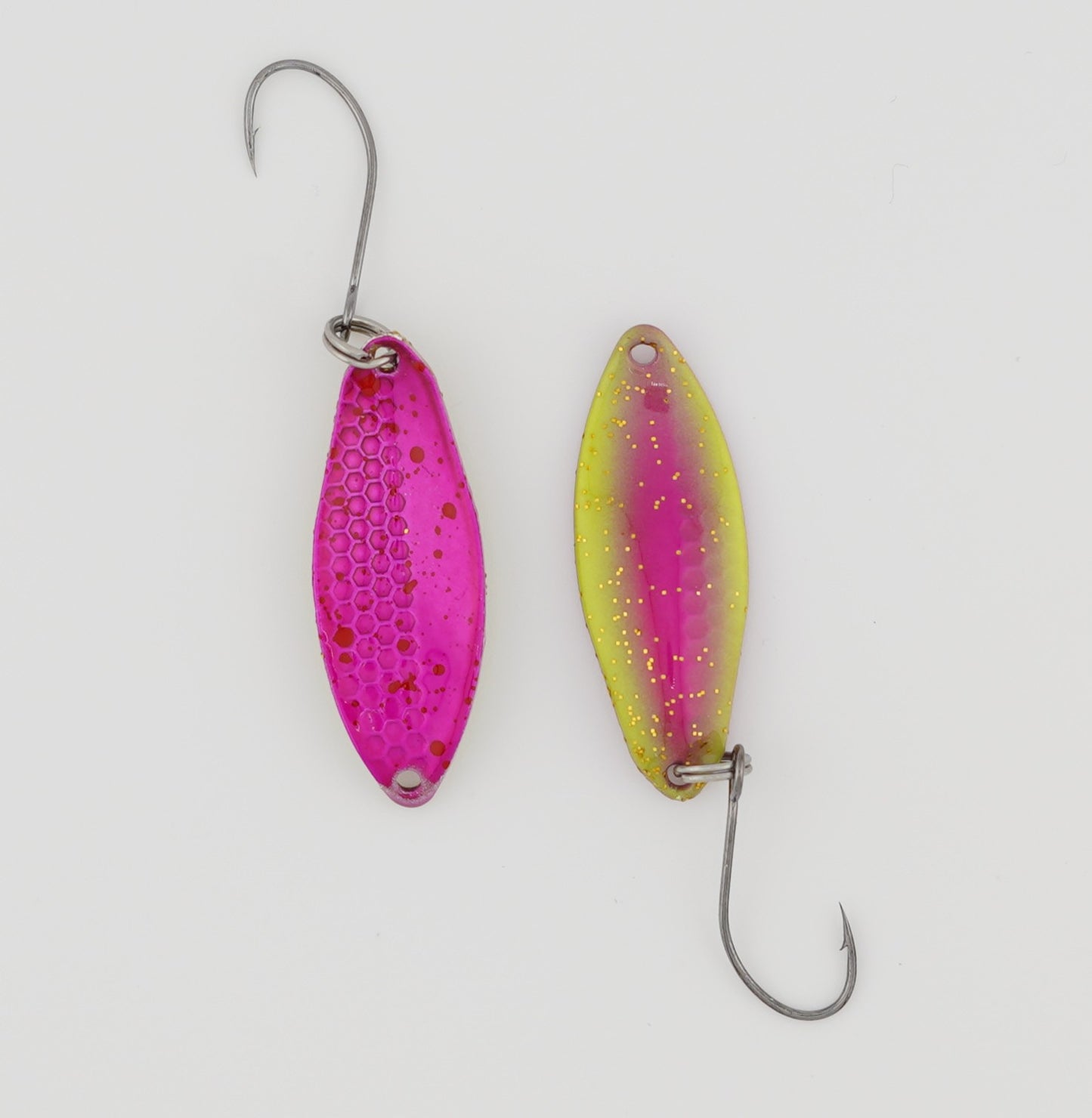 Lux Spoons 2,5g – hochwertige, vielseitige Blinker für das ultraleichte Spinnfischen. Ideal geeignet für Forelle, Barsch, Lachs und andere Raubfische. Mit verführerischem Laufverhalten und erstklassiger Verarbeitung für zuverlässige Bisse.