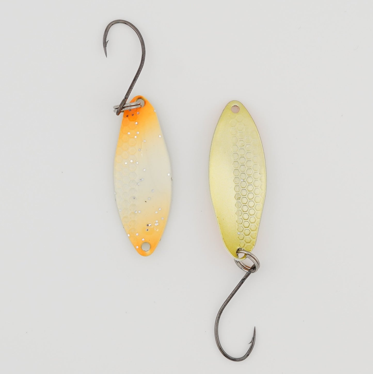 Lux Spoons 2,5g – hochwertige, vielseitige Blinker für das ultraleichte Spinnfischen. Ideal geeignet für Forelle, Barsch, Lachs und andere Raubfische. Mit verführerischem Laufverhalten und erstklassiger Verarbeitung für zuverlässige Bisse.