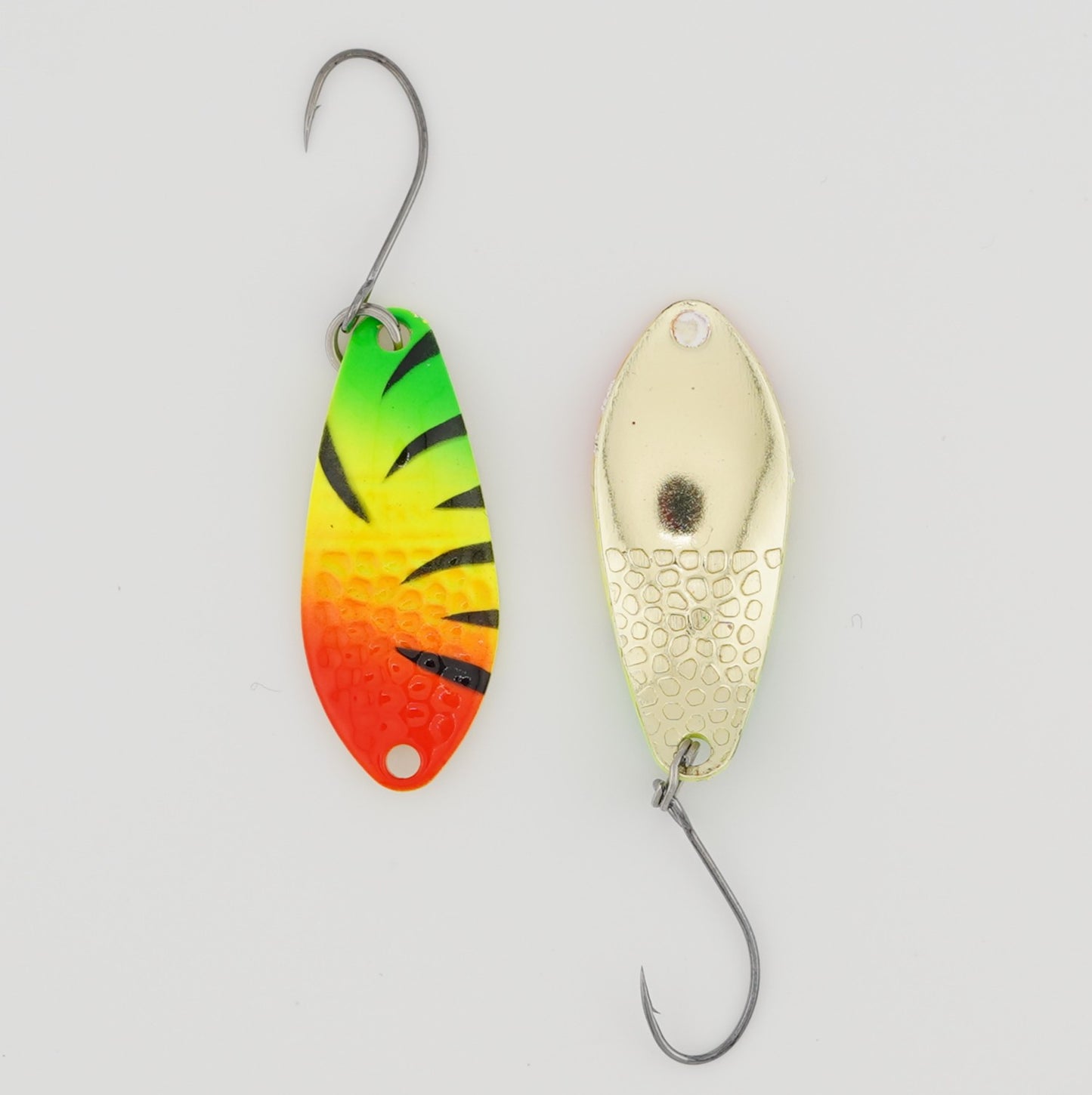 Lux Spoons 2,5g – hochwertige, vielseitige Blinker für das ultraleichte Spinnfischen. Ideal geeignet für Forelle, Barsch, Lachs und andere Raubfische. Mit verführerischem Laufverhalten und erstklassiger Verarbeitung für zuverlässige Bisse.