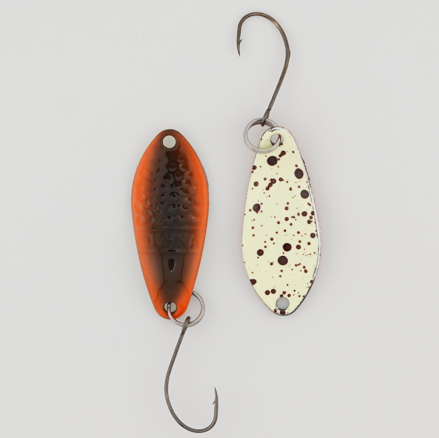 Lux Spoons 2,5g – hochwertige, vielseitige Blinker für das ultraleichte Spinnfischen. Ideal geeignet für Forelle, Barsch, Lachs und andere Raubfische. Mit verführerischem Laufverhalten und erstklassiger Verarbeitung für zuverlässige Bisse.
