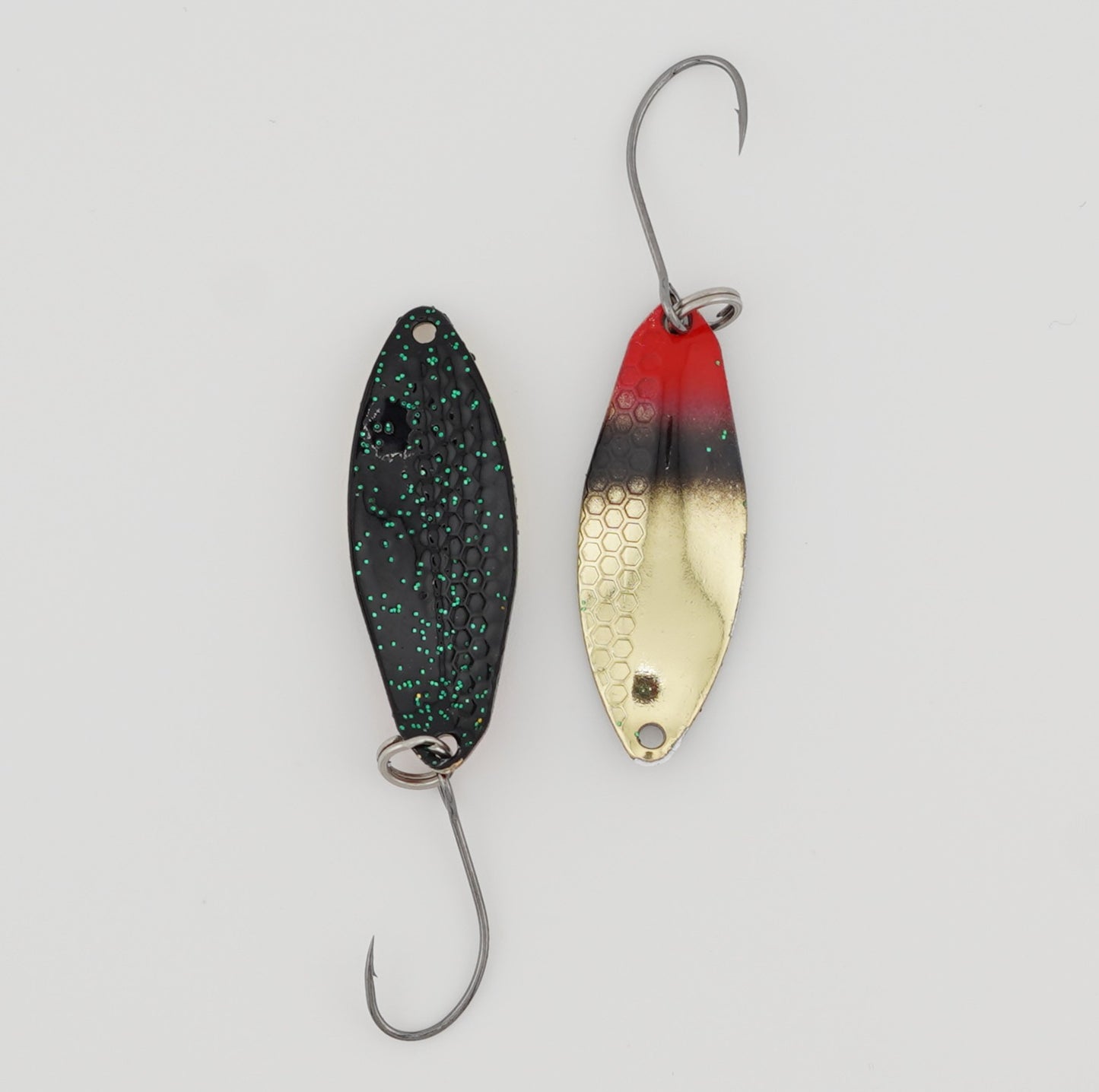 Lux Spoons 2,5g – hochwertige, vielseitige Blinker für das ultraleichte Spinnfischen. Ideal geeignet für Forelle, Barsch, Lachs und andere Raubfische. Mit verführerischem Laufverhalten und erstklassiger Verarbeitung für zuverlässige Bisse.