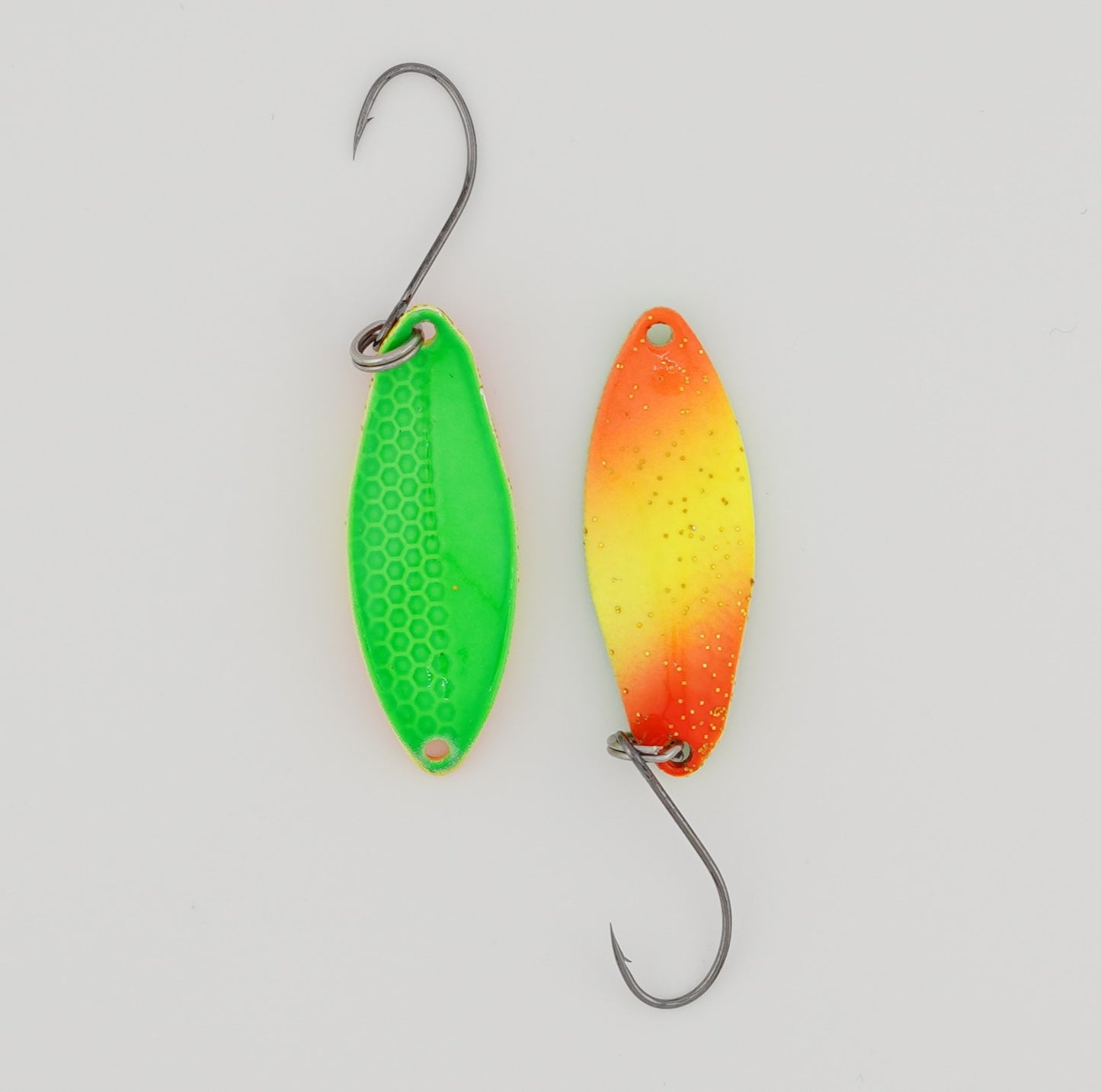 Lux Spoons 2,5g – hochwertige, vielseitige Blinker für das ultraleichte Spinnfischen. Ideal geeignet für Forelle, Barsch, Lachs und andere Raubfische. Mit verführerischem Laufverhalten und erstklassiger Verarbeitung für zuverlässige Bisse.
