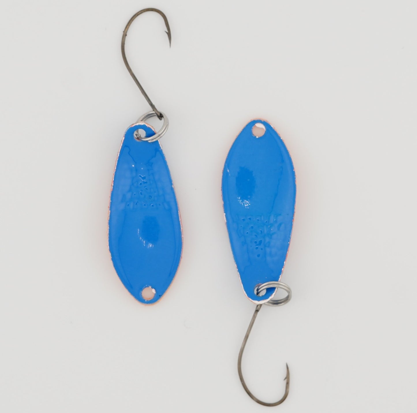 Lux Spoons 2,5g – hochwertige, vielseitige Blinker für das ultraleichte Spinnfischen. Ideal geeignet für Forelle, Barsch, Lachs und andere Raubfische. Mit verführerischem Laufverhalten und erstklassiger Verarbeitung für zuverlässige Bisse.