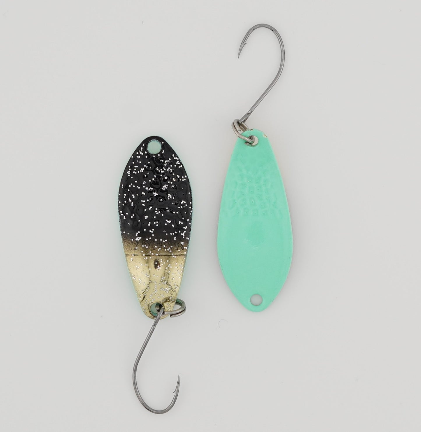 Lux Spoons 2,5g – hochwertige, vielseitige Blinker für das ultraleichte Spinnfischen. Ideal geeignet für Forelle, Barsch, Lachs und andere Raubfische. Mit verführerischem Laufverhalten und erstklassiger Verarbeitung für zuverlässige Bisse.