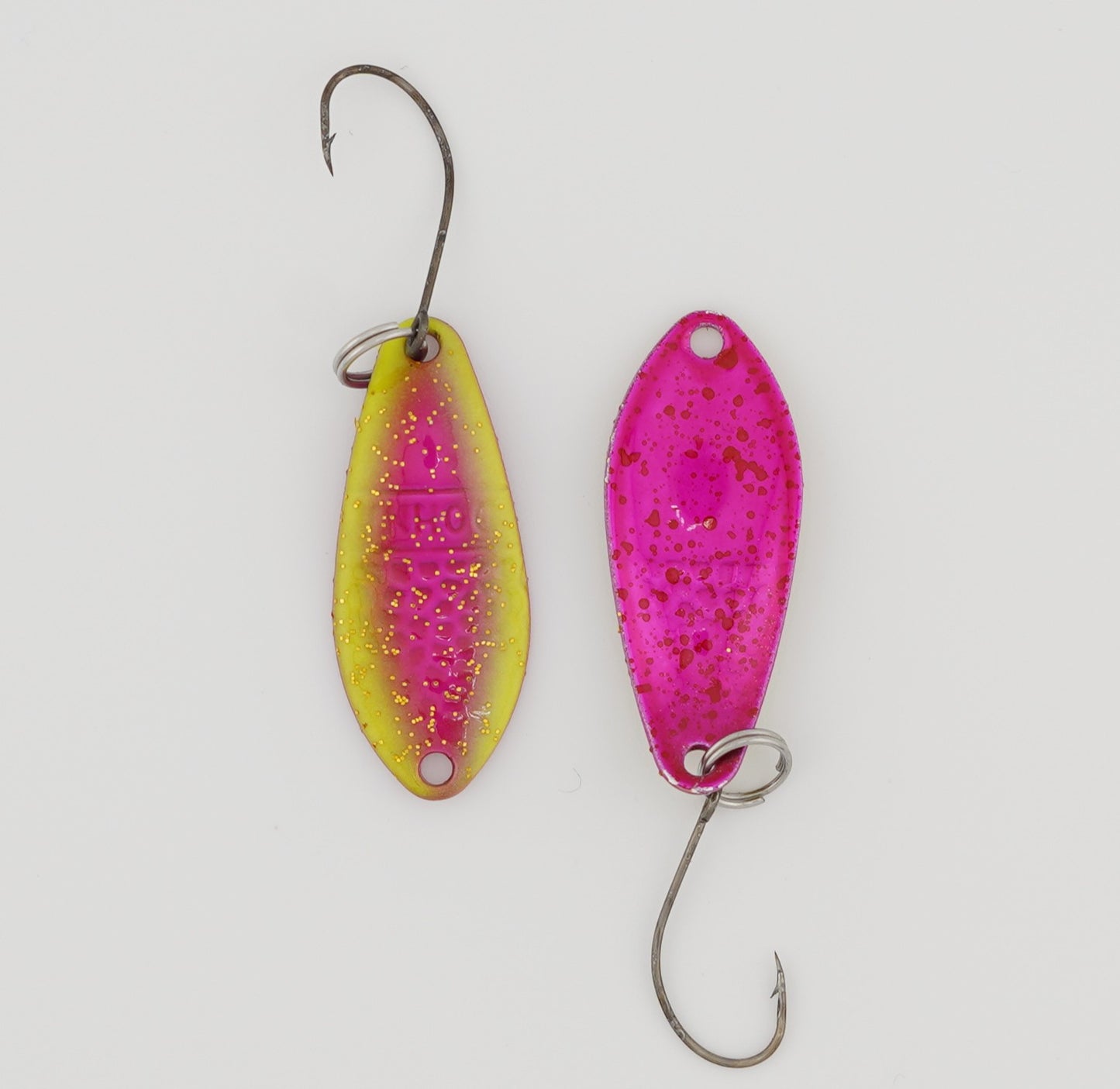 Lux Spoons 2,5g – hochwertige, vielseitige Blinker für das ultraleichte Spinnfischen. Ideal geeignet für Forelle, Barsch, Lachs und andere Raubfische. Mit verführerischem Laufverhalten und erstklassiger Verarbeitung für zuverlässige Bisse.