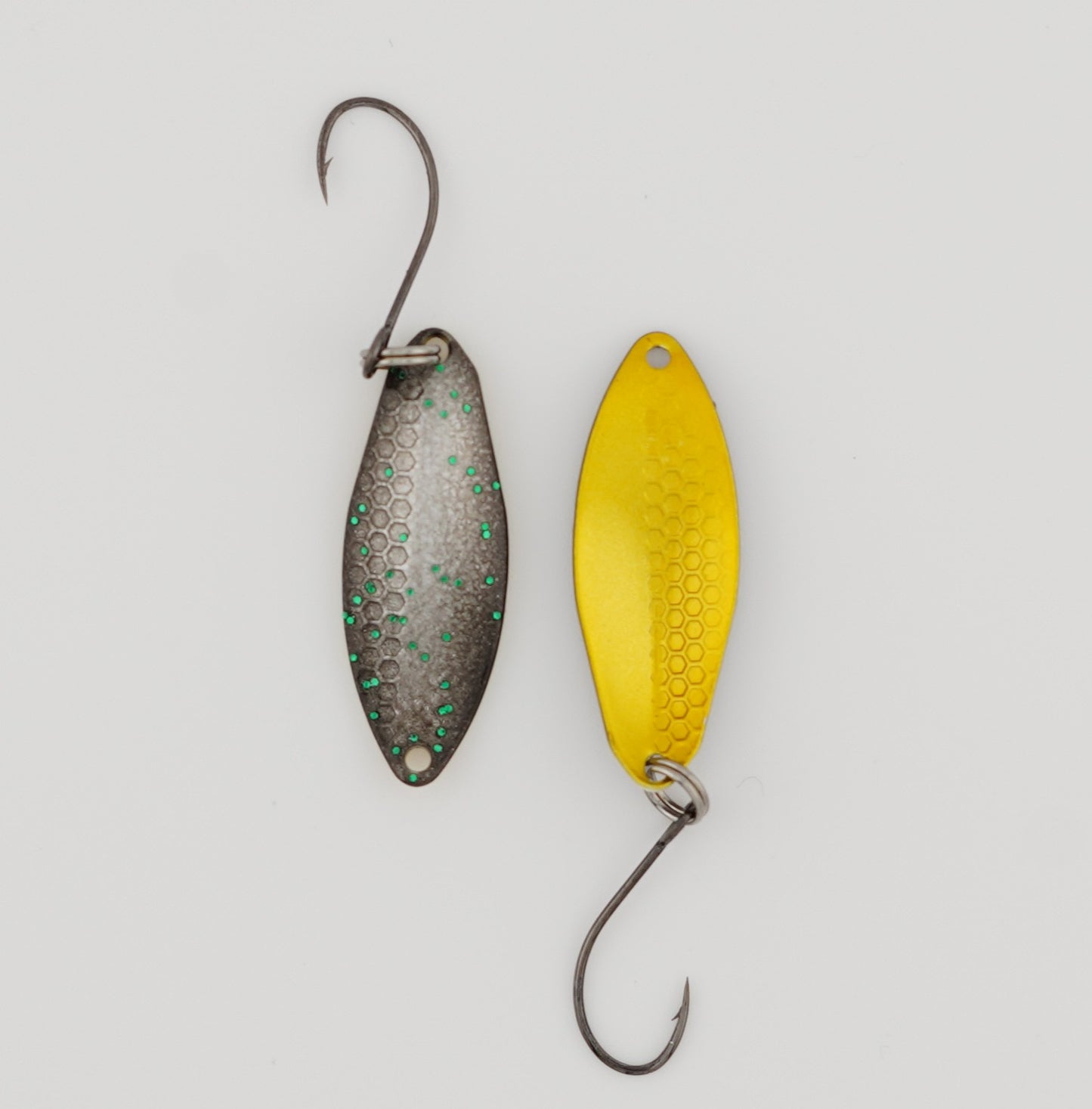 Lux Spoons 2,5g – hochwertige, vielseitige Blinker für das ultraleichte Spinnfischen. Ideal geeignet für Forelle, Barsch, Lachs und andere Raubfische. Mit verführerischem Laufverhalten und erstklassiger Verarbeitung für zuverlässige Bisse.