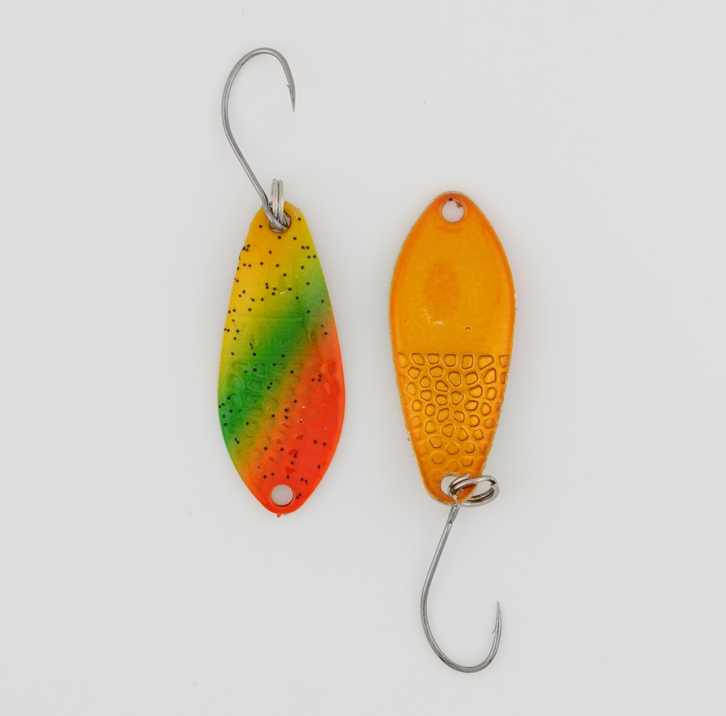 Lux Spoons 2,5g – hochwertige, vielseitige Blinker für das ultraleichte Spinnfischen. Ideal geeignet für Forelle, Barsch, Lachs und andere Raubfische. Mit verführerischem Laufverhalten und erstklassiger Verarbeitung für zuverlässige Bisse.