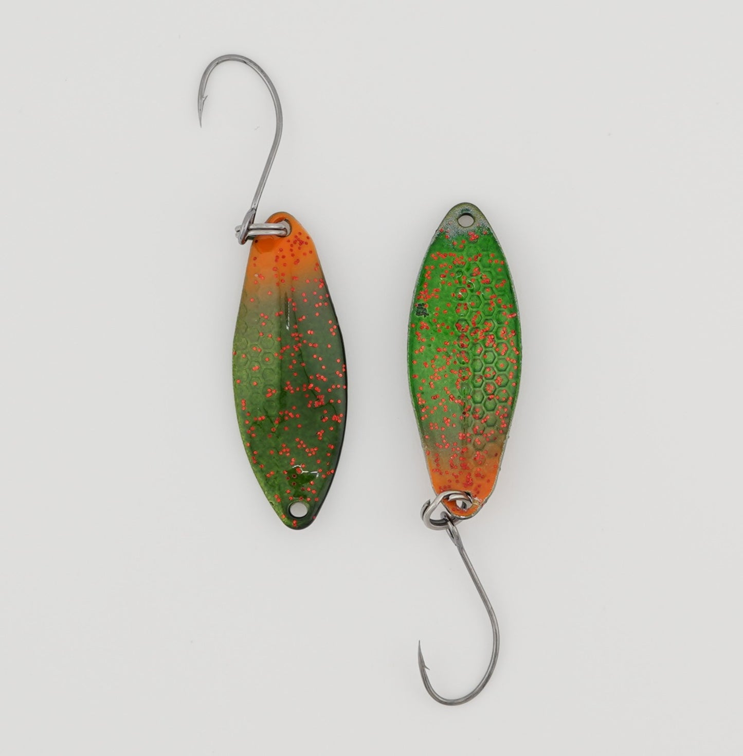 Lux Spoons 2,5g – hochwertige, vielseitige Blinker für das ultraleichte Spinnfischen. Ideal geeignet für Forelle, Barsch, Lachs und andere Raubfische. Mit verführerischem Laufverhalten und erstklassiger Verarbeitung für zuverlässige Bisse.