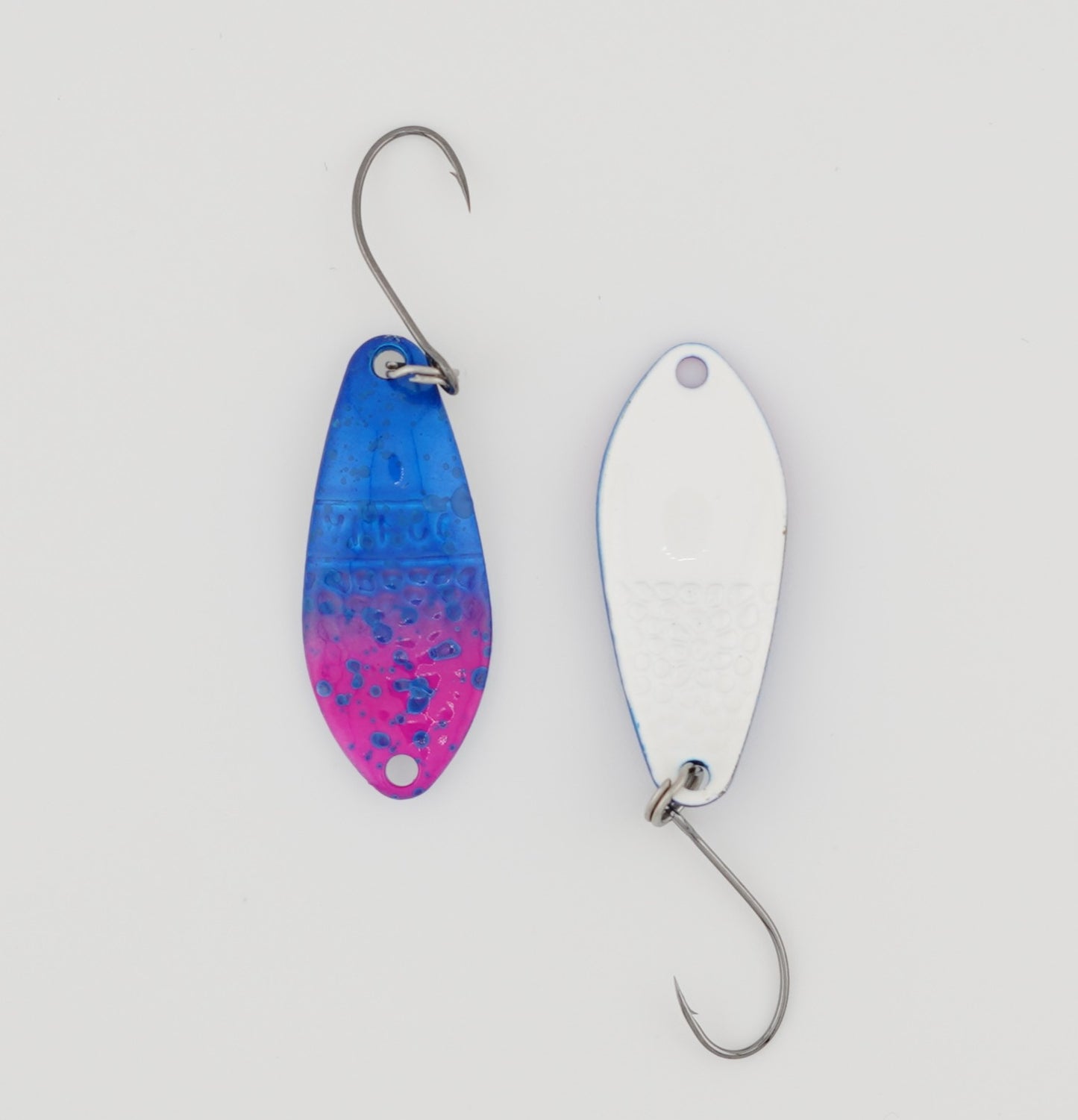 Lux Spoons 2,5g – hochwertige, vielseitige Blinker für das ultraleichte Spinnfischen. Ideal geeignet für Forelle, Barsch, Lachs und andere Raubfische. Mit verführerischem Laufverhalten und erstklassiger Verarbeitung für zuverlässige Bisse.
