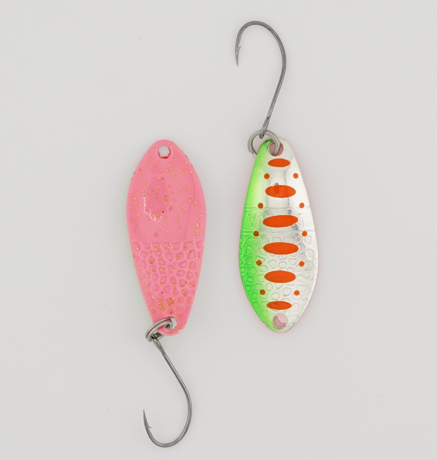 Lux Spoons 2,5g – hochwertige, vielseitige Blinker für das ultraleichte Spinnfischen. Ideal geeignet für Forelle, Barsch, Lachs und andere Raubfische. Mit verführerischem Laufverhalten und erstklassiger Verarbeitung für zuverlässige Bisse.