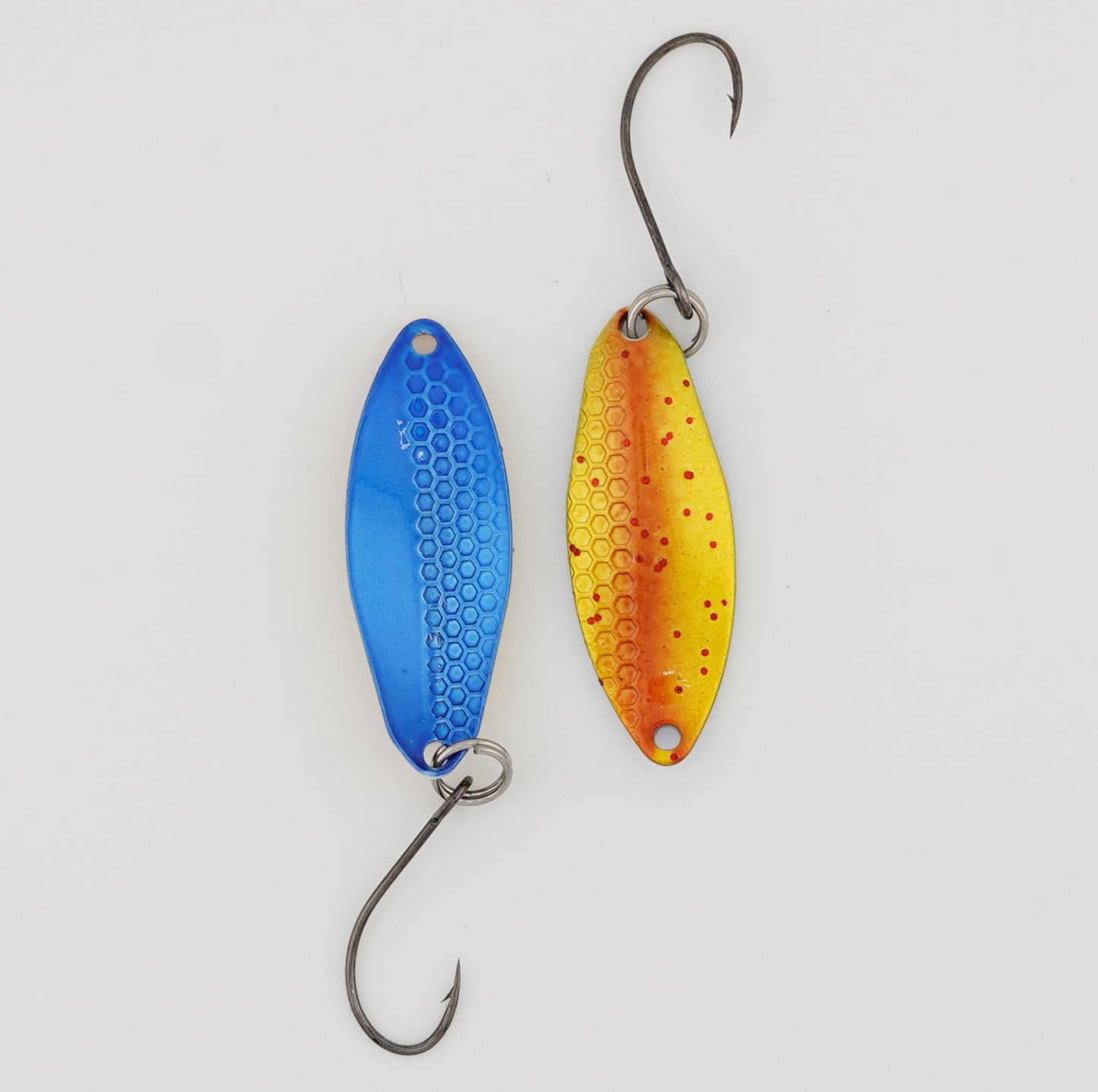Lux Spoons 2,5g – hochwertige, vielseitige Blinker für das ultraleichte Spinnfischen. Ideal geeignet für Forelle, Barsch, Lachs und andere Raubfische. Mit verführerischem Laufverhalten und erstklassiger Verarbeitung für zuverlässige Bisse.
