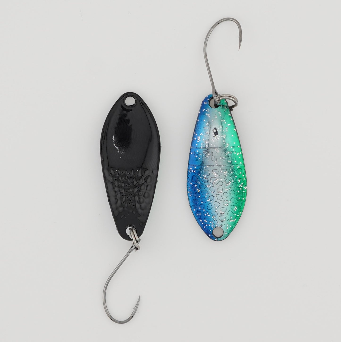 Lux Spoons 2,5g – hochwertige, vielseitige Blinker für das ultraleichte Spinnfischen. Ideal geeignet für Forelle, Barsch, Lachs und andere Raubfische. Mit verführerischem Laufverhalten und erstklassiger Verarbeitung für zuverlässige Bisse.
