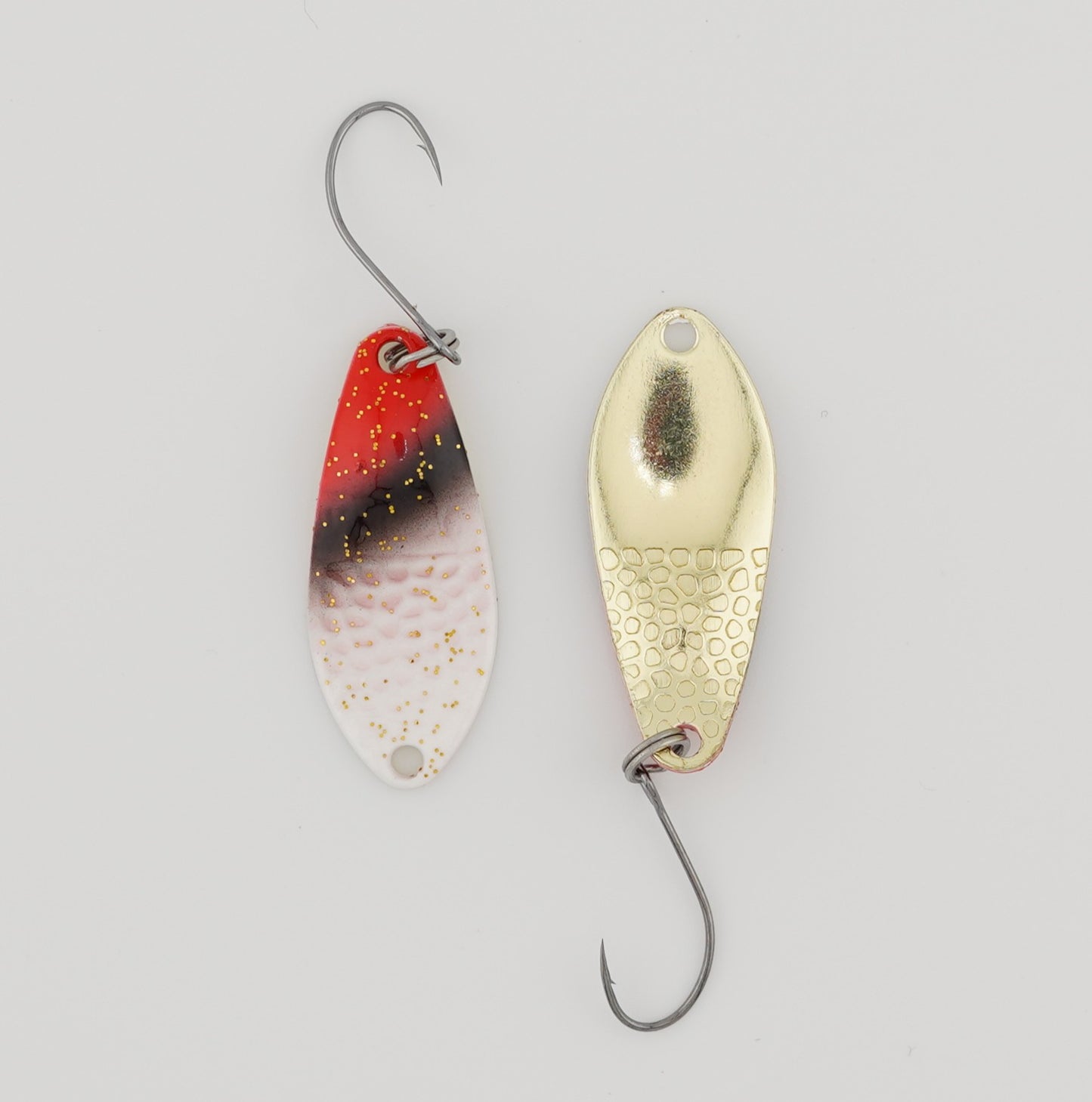 Lux Spoons 2,5g – hochwertige, vielseitige Blinker für das ultraleichte Spinnfischen. Ideal geeignet für Forelle, Barsch, Lachs und andere Raubfische. Mit verführerischem Laufverhalten und erstklassiger Verarbeitung für zuverlässige Bisse.