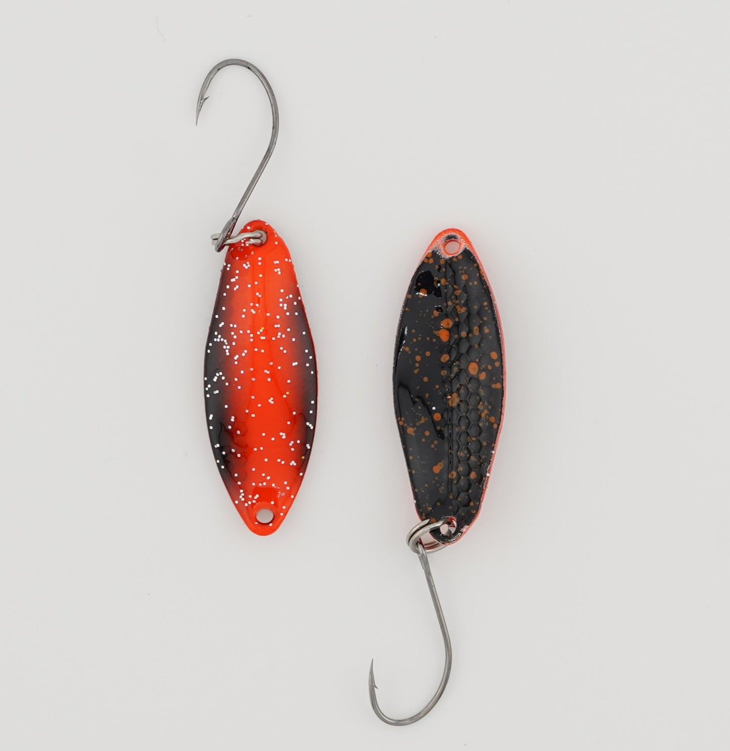 Lux Spoons 2,5g – hochwertige, vielseitige Blinker für das ultraleichte Spinnfischen. Ideal geeignet für Forelle, Barsch, Lachs und andere Raubfische. Mit verführerischem Laufverhalten und erstklassiger Verarbeitung für zuverlässige Bisse.