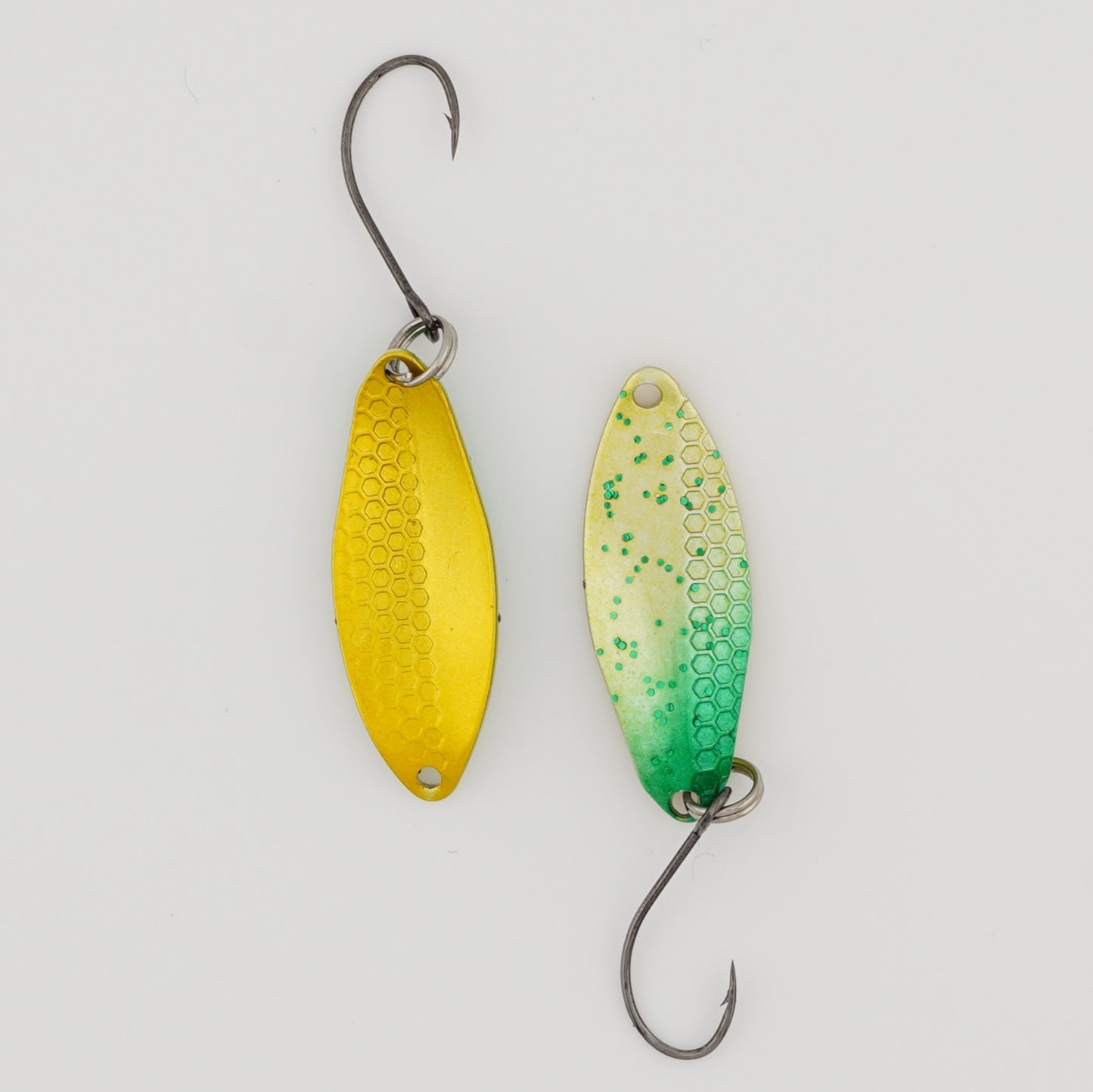 Lux Spoons 2,5g – hochwertige, vielseitige Blinker für das ultraleichte Spinnfischen. Ideal geeignet für Forelle, Barsch, Lachs und andere Raubfische. Mit verführerischem Laufverhalten und erstklassiger Verarbeitung für zuverlässige Bisse.