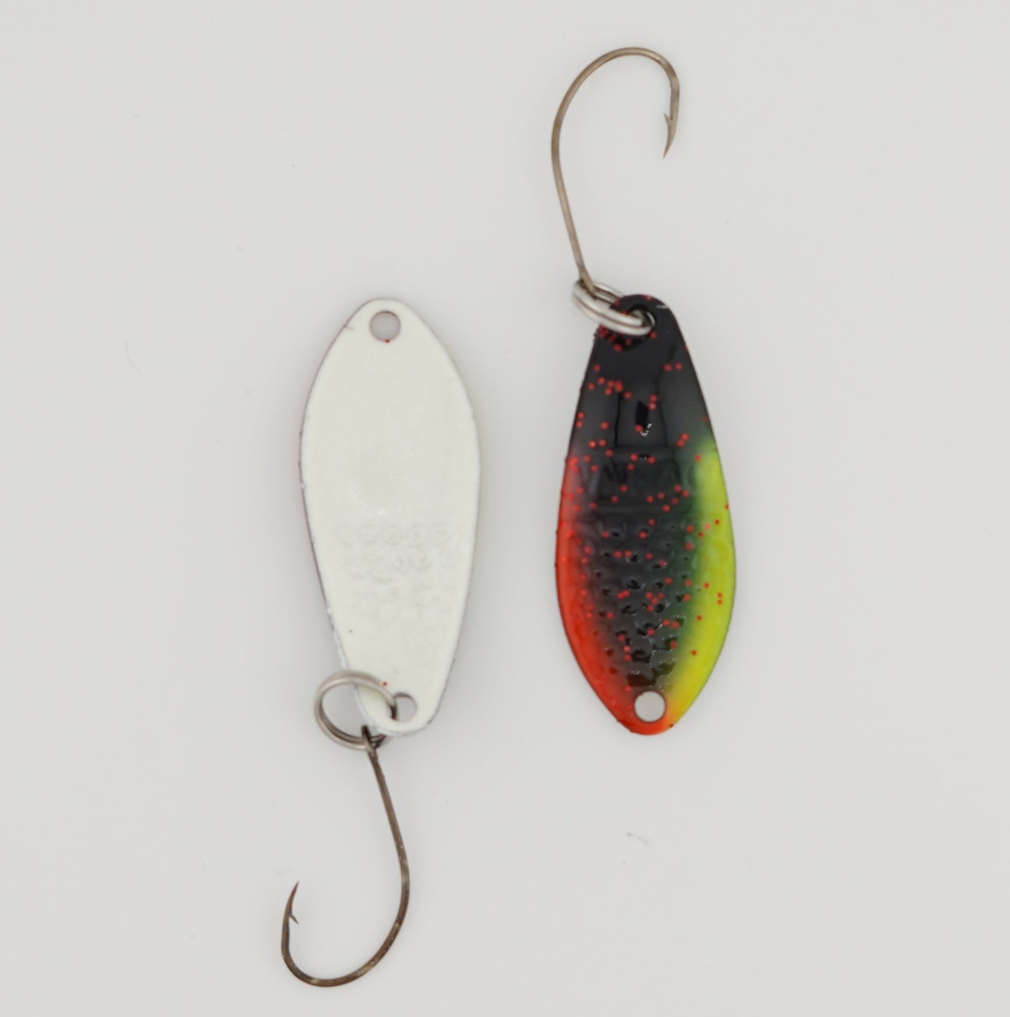 Lux Spoons 2,5g – hochwertige, vielseitige Blinker für das ultraleichte Spinnfischen. Ideal geeignet für Forelle, Barsch, Lachs und andere Raubfische. Mit verführerischem Laufverhalten und erstklassiger Verarbeitung für zuverlässige Bisse.