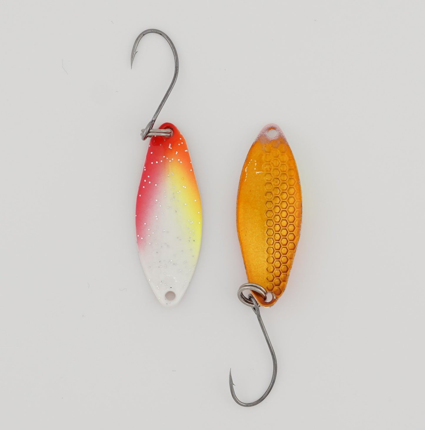 Lux Spoons 2,5g – hochwertige, vielseitige Blinker für das ultraleichte Spinnfischen. Ideal geeignet für Forelle, Barsch, Lachs und andere Raubfische. Mit verführerischem Laufverhalten und erstklassiger Verarbeitung für zuverlässige Bisse.
