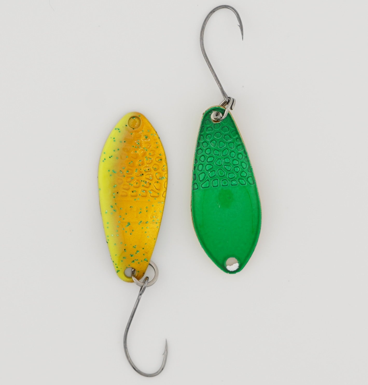 Lux Spoons 2,5g – hochwertige, vielseitige Blinker für das ultraleichte Spinnfischen. Ideal geeignet für Forelle, Barsch, Lachs und andere Raubfische. Mit verführerischem Laufverhalten und erstklassiger Verarbeitung für zuverlässige Bisse.
