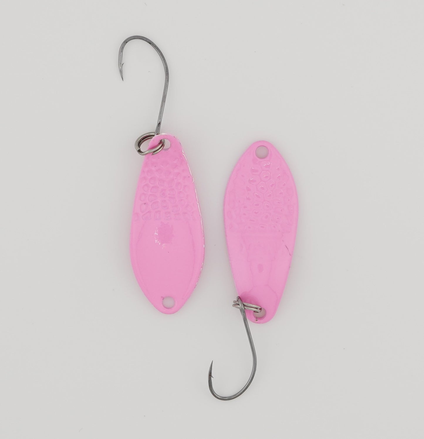 Lux Spoons 2,5g – hochwertige, vielseitige Blinker für das ultraleichte Spinnfischen. Ideal geeignet für Forelle, Barsch, Lachs und andere Raubfische. Mit verführerischem Laufverhalten und erstklassiger Verarbeitung für zuverlässige Bisse.