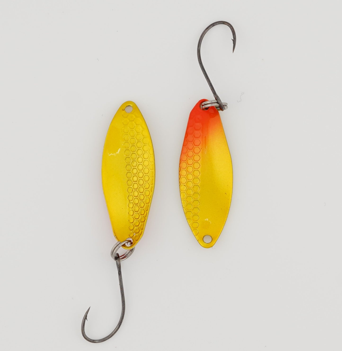 Lux Spoons 2,5g – hochwertige, vielseitige Blinker für das ultraleichte Spinnfischen. Ideal geeignet für Forelle, Barsch, Lachs und andere Raubfische. Mit verführerischem Laufverhalten und erstklassiger Verarbeitung für zuverlässige Bisse.