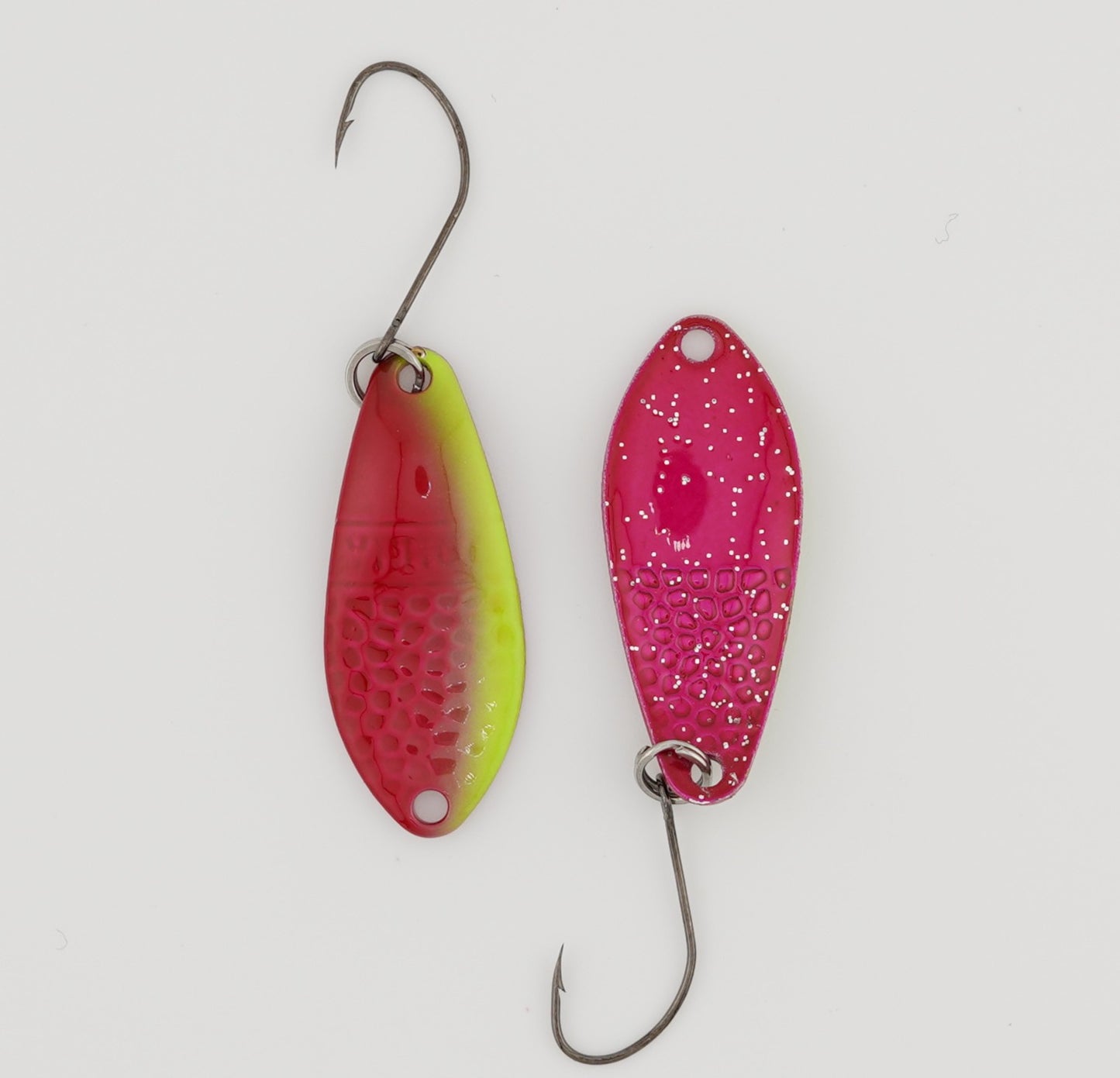 Lux Spoons 2,5g – hochwertige, vielseitige Blinker für das ultraleichte Spinnfischen. Ideal geeignet für Forelle, Barsch, Lachs und andere Raubfische. Mit verführerischem Laufverhalten und erstklassiger Verarbeitung für zuverlässige Bisse.