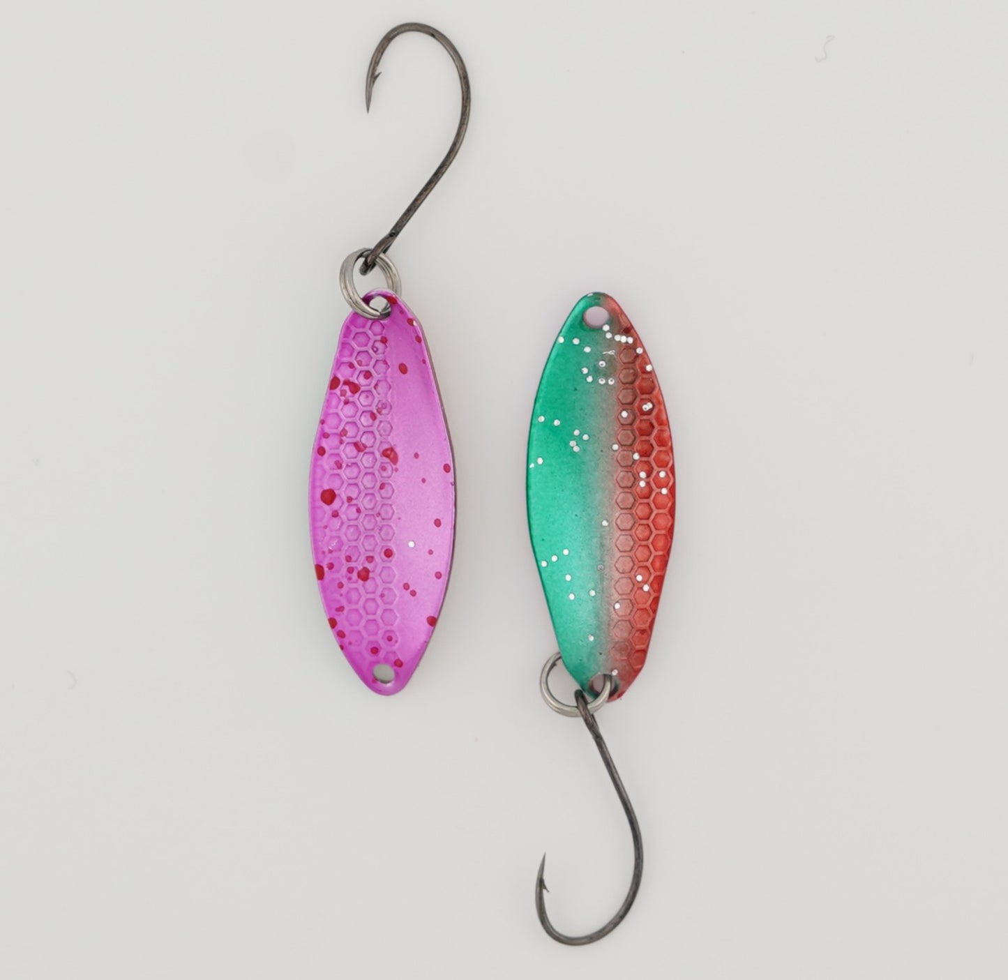 Lux Spoons 2,5g – hochwertige, vielseitige Blinker für das ultraleichte Spinnfischen. Ideal geeignet für Forelle, Barsch, Lachs und andere Raubfische. Mit verführerischem Laufverhalten und erstklassiger Verarbeitung für zuverlässige Bisse.