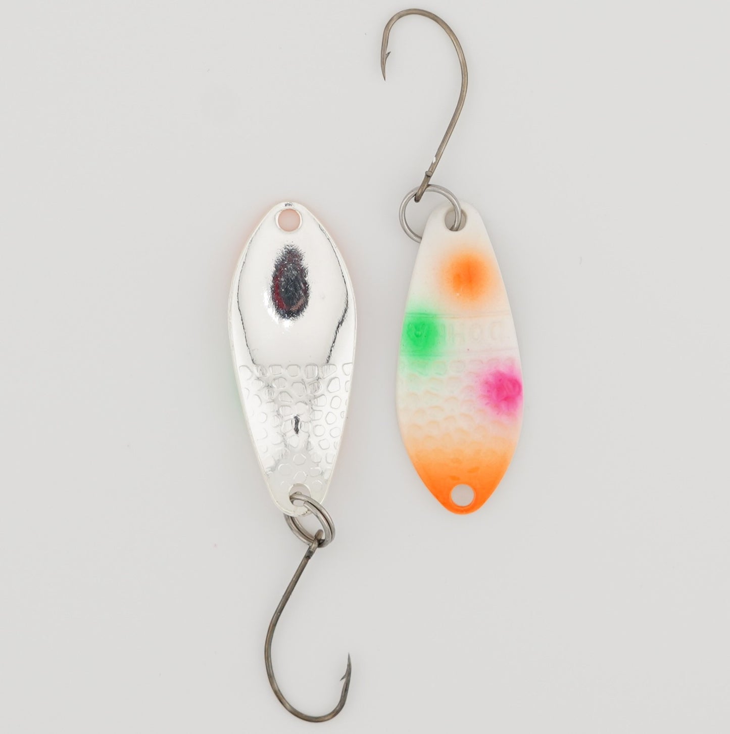 Lux Spoons 2,5g – hochwertige, vielseitige Blinker für das ultraleichte Spinnfischen. Ideal geeignet für Forelle, Barsch, Lachs und andere Raubfische. Mit verführerischem Laufverhalten und erstklassiger Verarbeitung für zuverlässige Bisse.