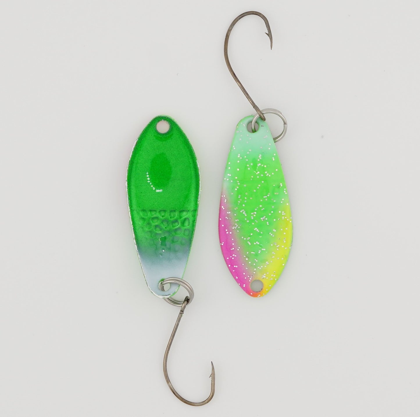 Lux Spoons 2,5g – hochwertige, vielseitige Blinker für das ultraleichte Spinnfischen. Ideal geeignet für Forelle, Barsch, Lachs und andere Raubfische. Mit verführerischem Laufverhalten und erstklassiger Verarbeitung für zuverlässige Bisse.