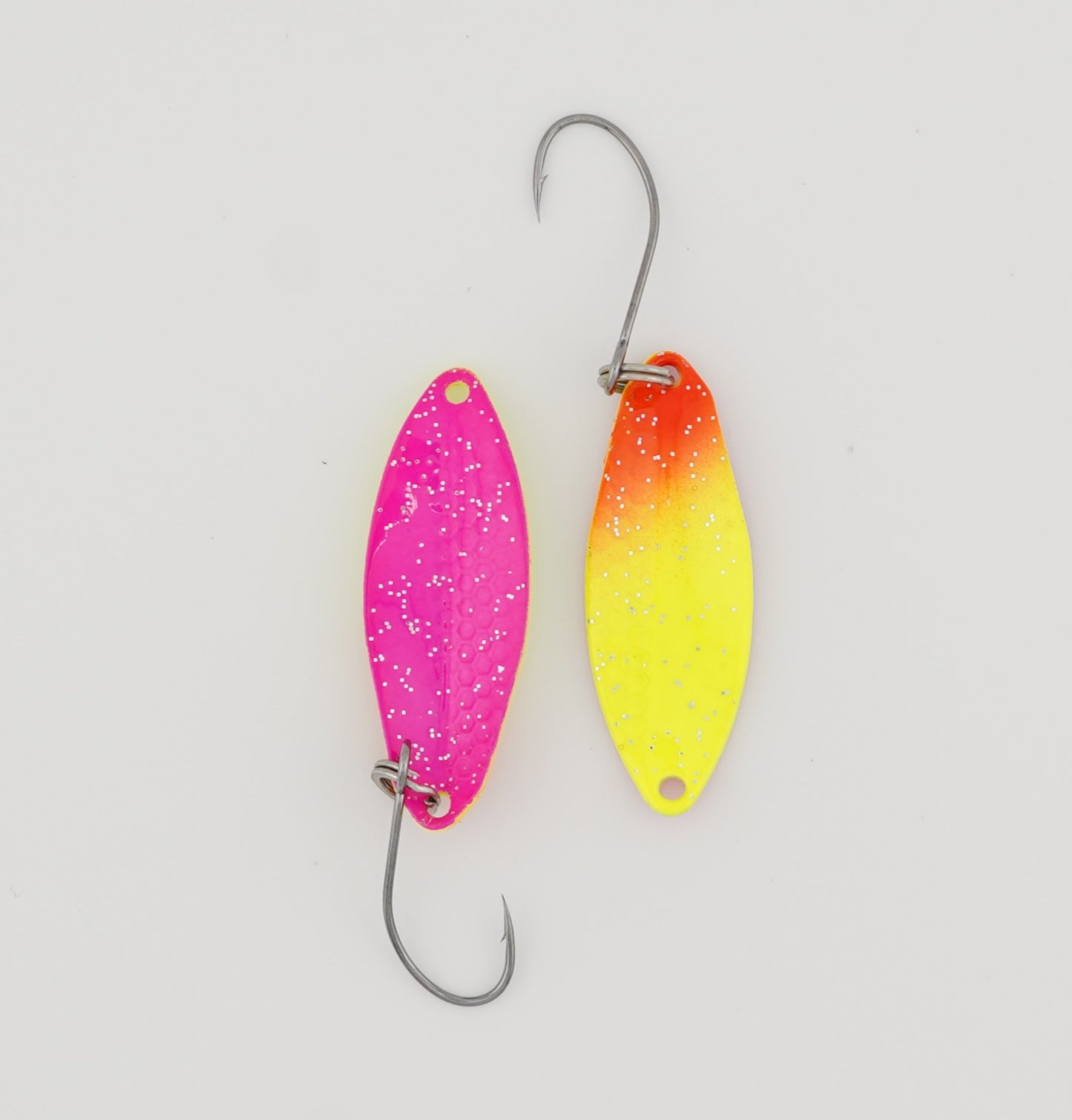 Lux Spoons 2,5g – hochwertige, vielseitige Blinker für das ultraleichte Spinnfischen. Ideal geeignet für Forelle, Barsch, Lachs und andere Raubfische. Mit verführerischem Laufverhalten und erstklassiger Verarbeitung für zuverlässige Bisse.
