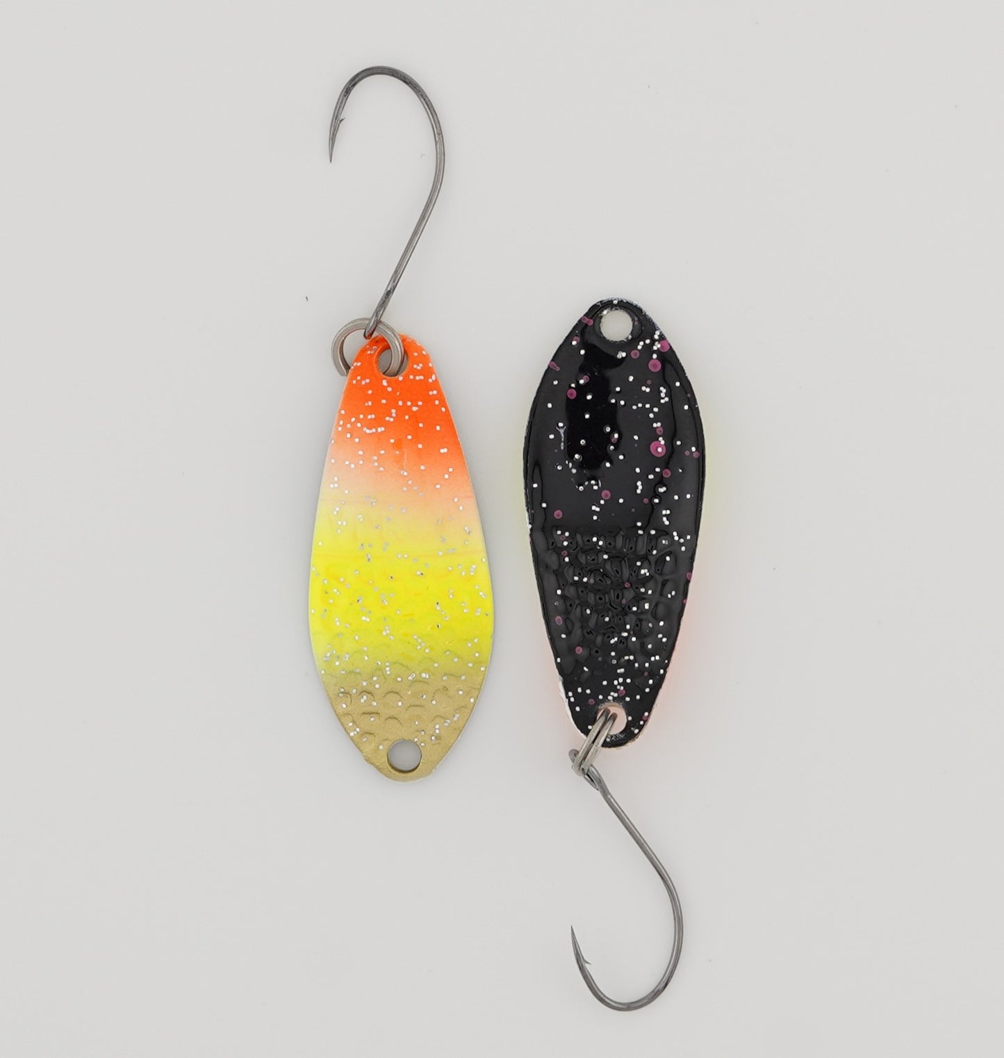 Lux Spoons 2,5g – hochwertige, vielseitige Blinker für das ultraleichte Spinnfischen. Ideal geeignet für Forelle, Barsch, Lachs und andere Raubfische. Mit verführerischem Laufverhalten und erstklassiger Verarbeitung für zuverlässige Bisse.