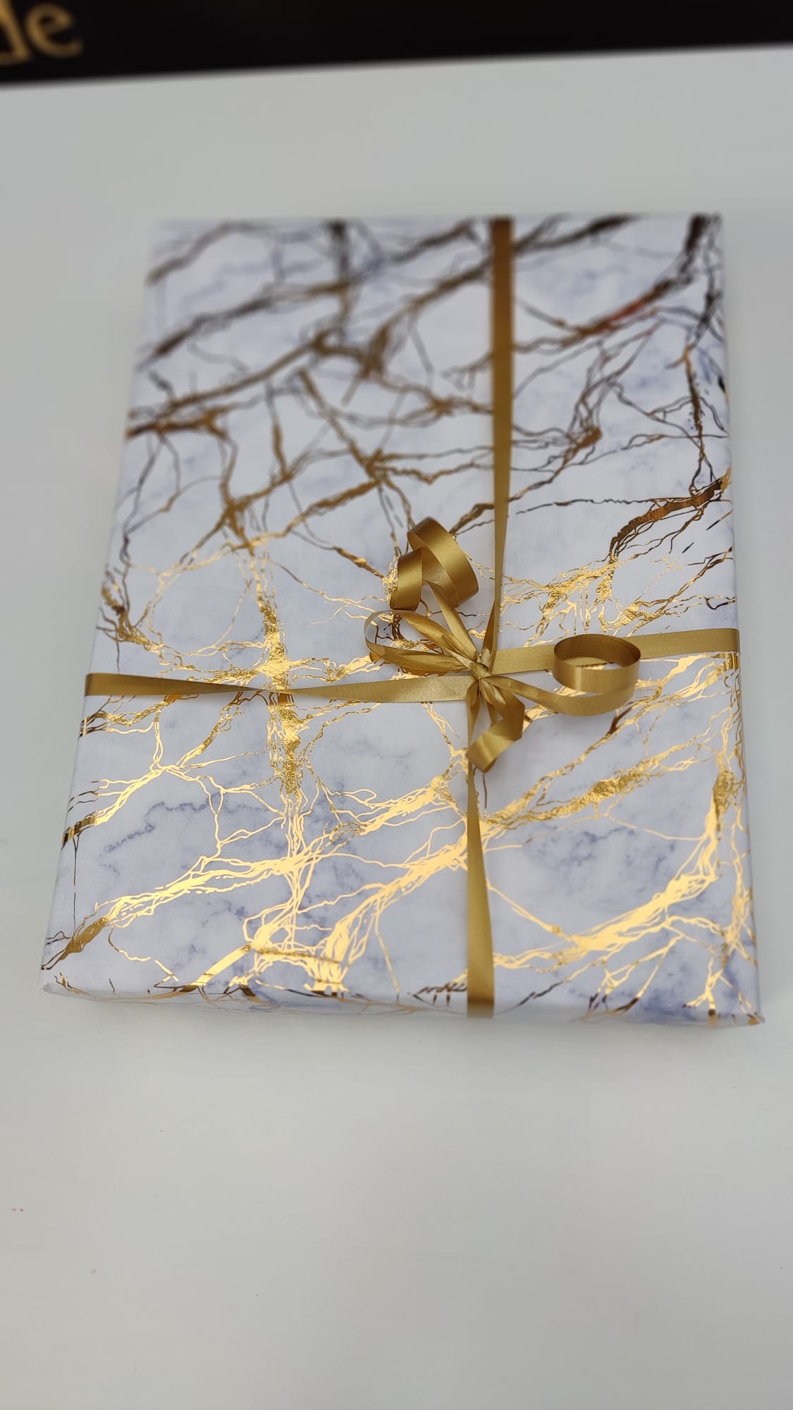 Luxus Geschenk für Angler  | Lux Bait Premium Köder Set – 10 Dosen im Geschenkpapier